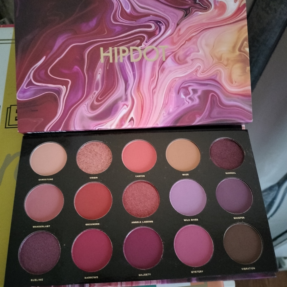 Hipdot eyeshadow palette